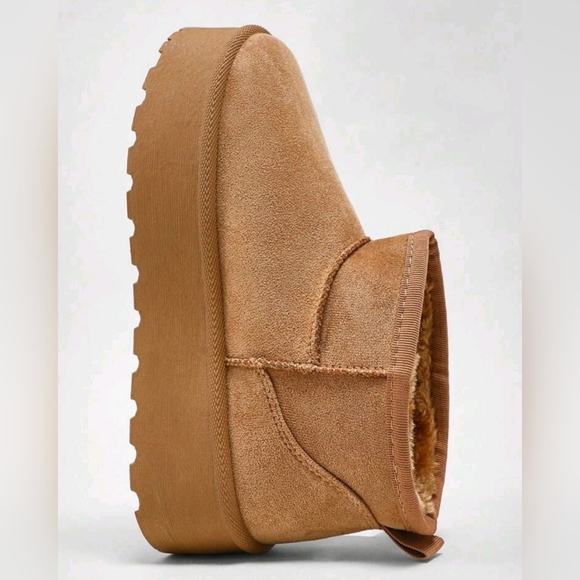 NEW! Suede Slip On Lug Sole Ankle Booties NWT Size 8 - Picture 4 of 5